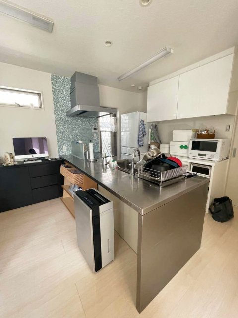 LDKに馴染む高級感溢れるかっこいいキッチン『CENTRO』施工後イメージ１